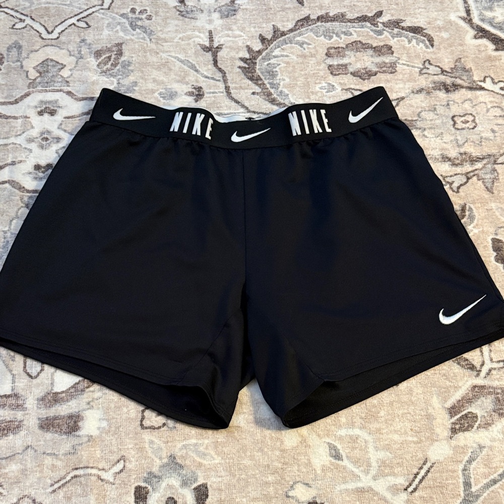 Nike dri fit Women's Black Athletic Shorts size large standard fit